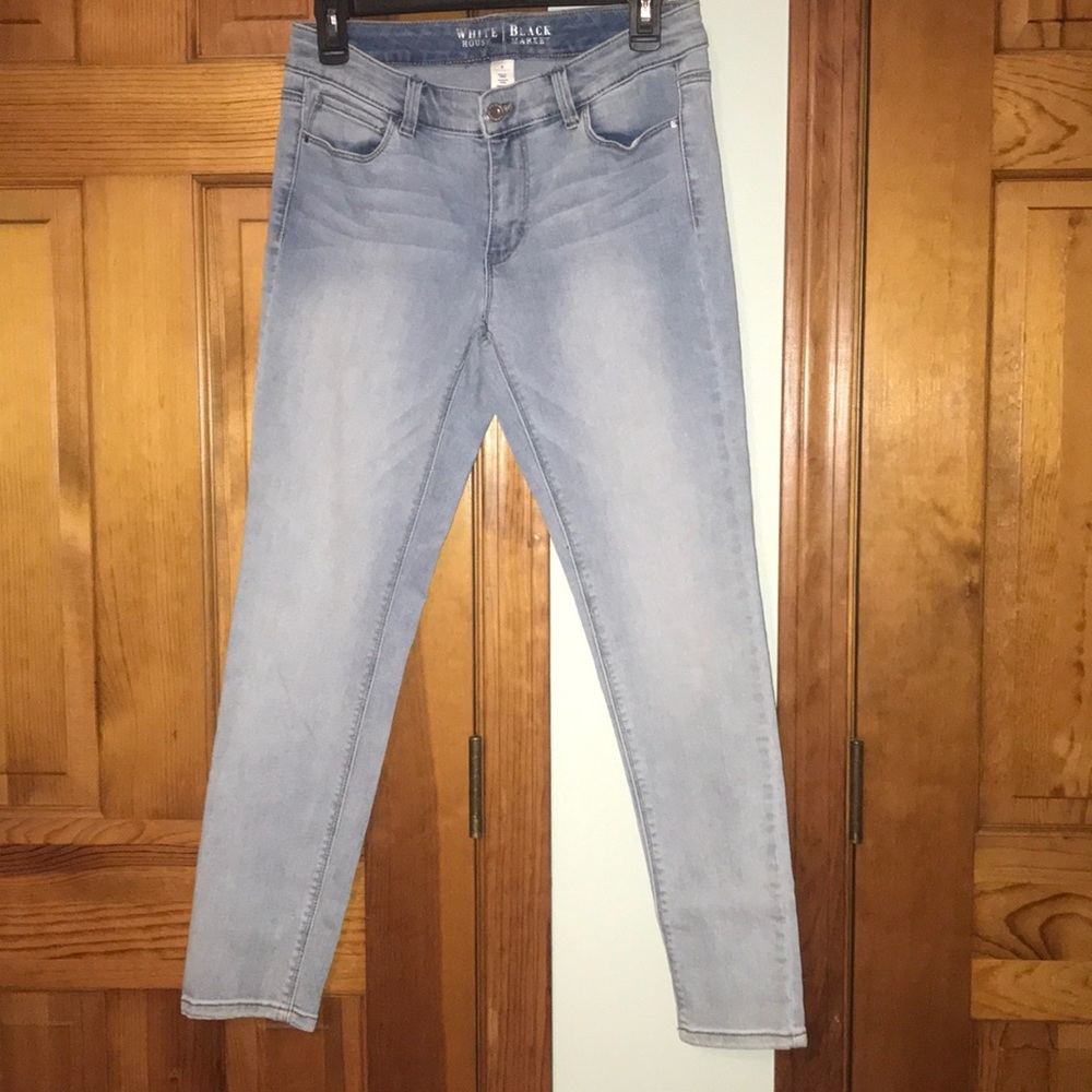Straight leg fit blue jeans.
